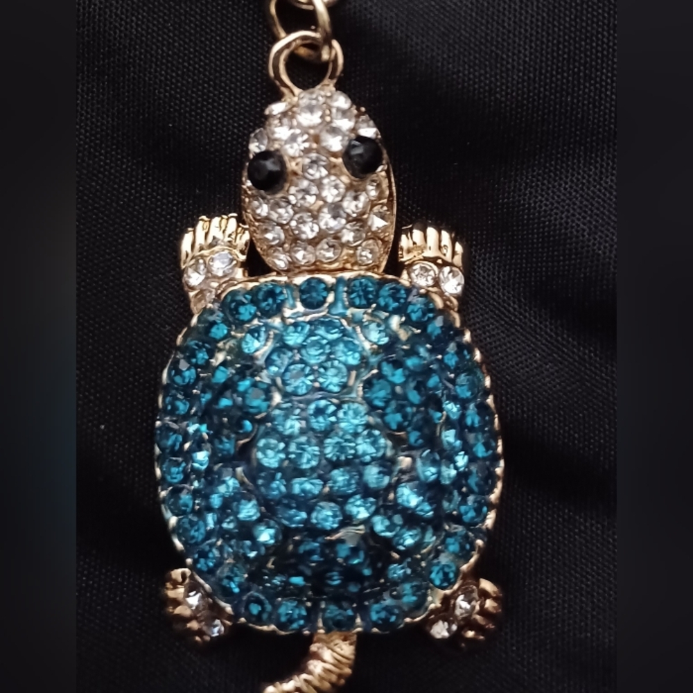 NWOT BLUE/WHITE RHINESTONE TURTLE BAG CHARM. HANDS AND FEET MOVE AROUND 4"L.